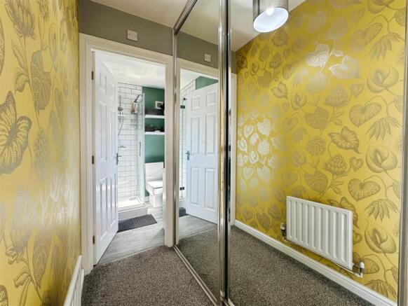 5 bed Detached for sale Image 12