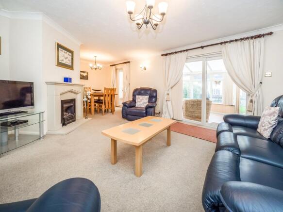 Lounge/Dining Room