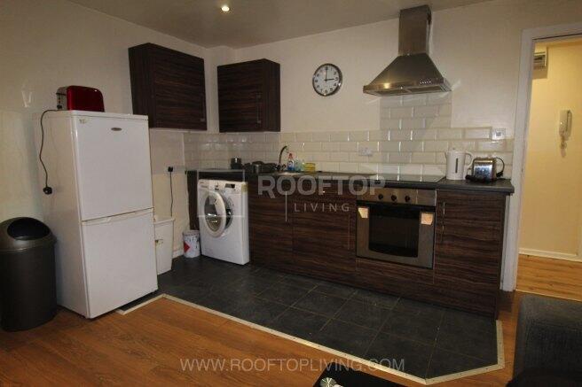 3 bed House Share to rent Image 5