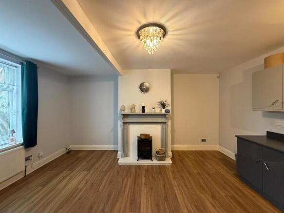 2 bed House to rent Image 4