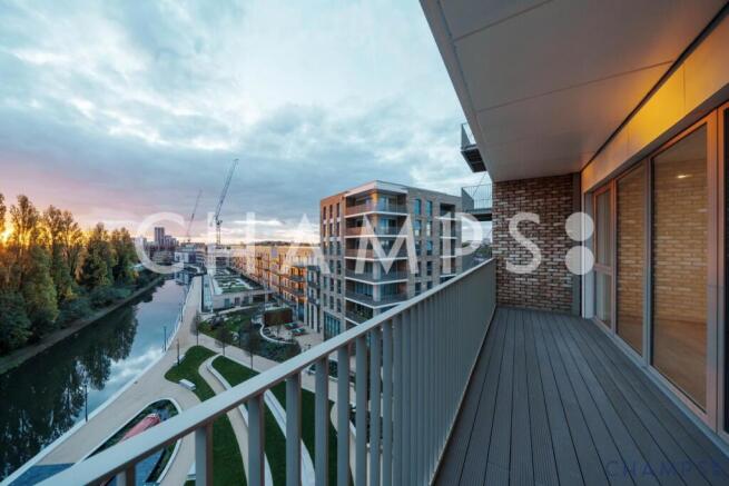 Stylish 3-Bedroom Apartment with Balcony in Grand