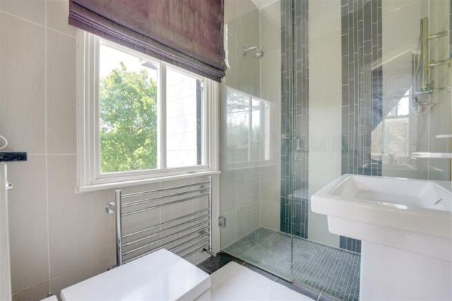 EN SUITE SHOWER ROOM TO MASTER BEDROOM