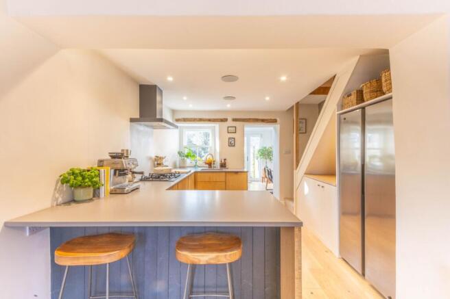 KITCHEN / LIVING ROOM