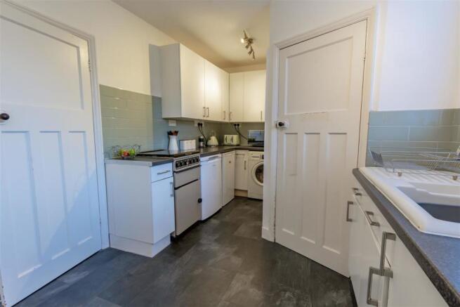 Kitchen (5)-HDR copy.jpg
