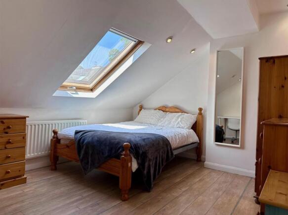 Bed 5.jpg