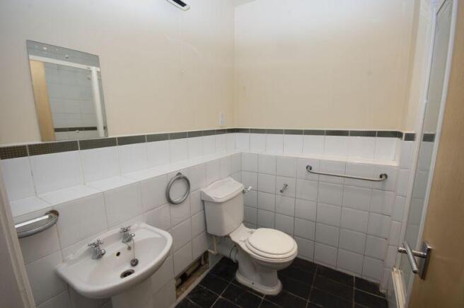 En-suite Showe...
