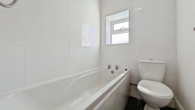 2 bed Terraced to rent Image 7