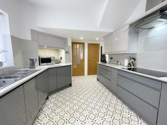 2 bed Apartment for sale Image 10