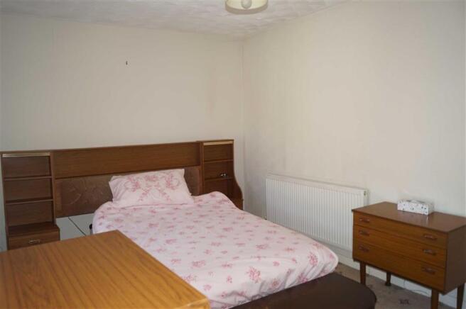 BEDROOM 1 (FRONT)