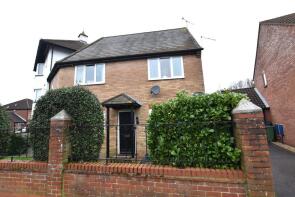 32, Dale Close, Colchester CO3 0FG