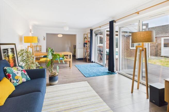 CAM02519G0-PR0295-STILL014