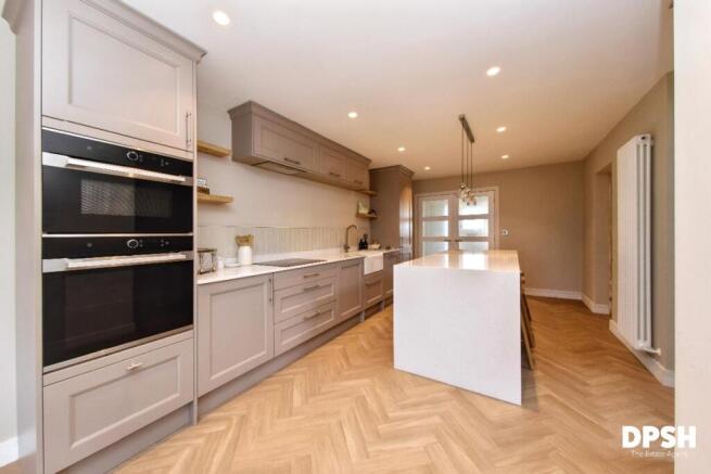 4 bed Detached for sale Image 5