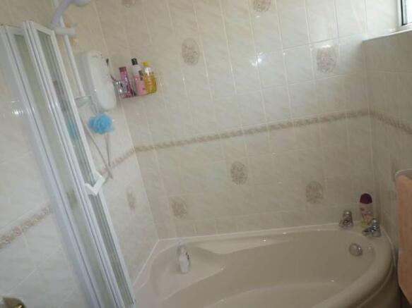 SHOWER OVER THE CORNER BATH