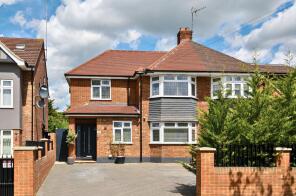 32, Devonshire Road, Mill Hill, London NW7 1LL