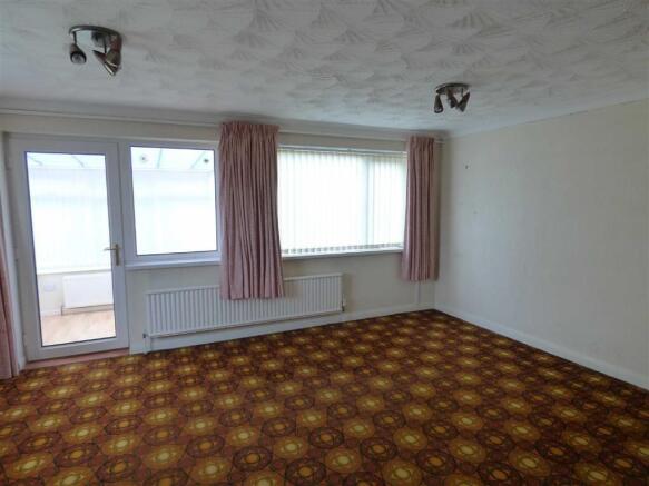 SITTING/DINING ROOM