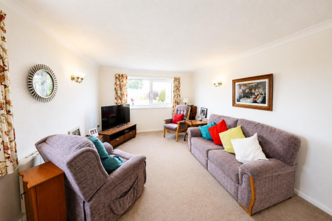 2 bed Flat for sale Image 4