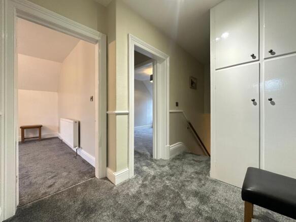 3 bed Flat to rent Image 12