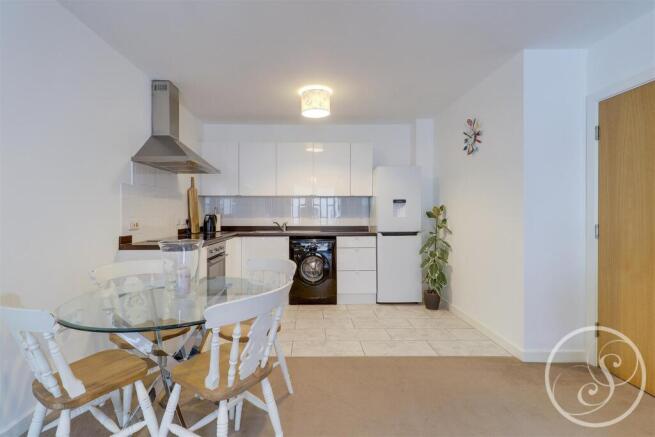 2 bed Flat to rent Image 4