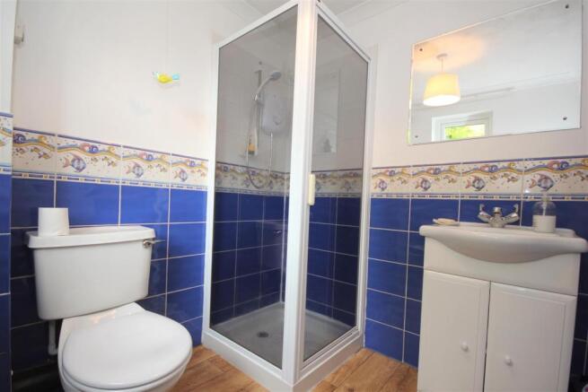 ground floor shower room.JPG