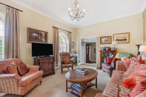 Castle Gardens, Dorking, RH4 1NY