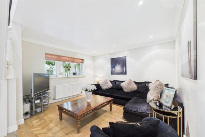 5 bed Detached for sale Image 6
