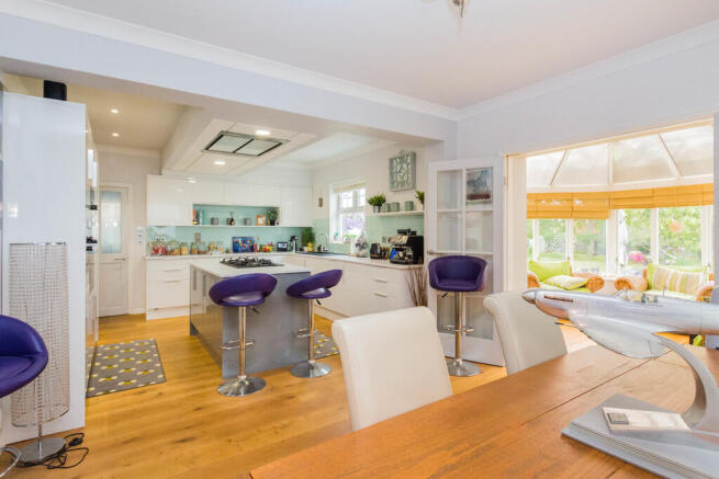 Kitchen/Breakfast...