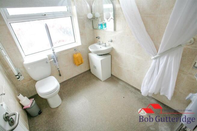 FIRST FLOOR SHOWER ROOM