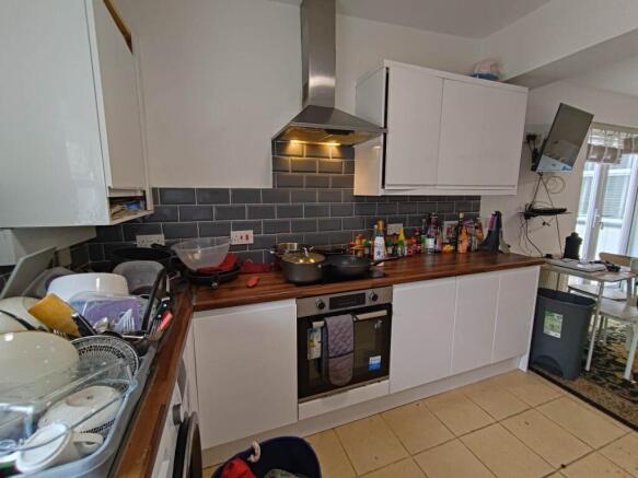 Kitchen (2)