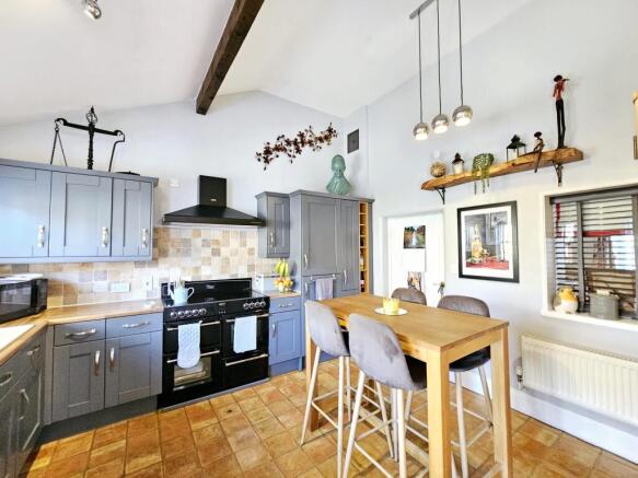 3 bed Semi-Detached for sale Image 8
