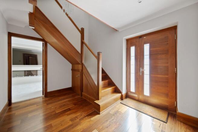 5 bed Detached for sale Image 10