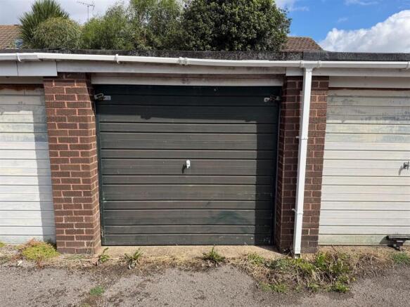 Garage Southfields Road 1.jpg