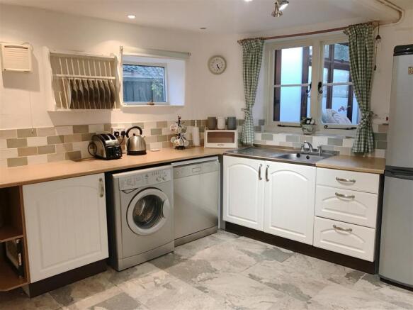 KITCHEN 2.jpg