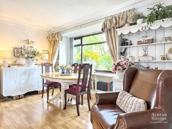 4 bed Semi-Detached for sale Image 4