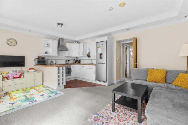 Flat 8, 123 London Rd, HP11 1BT-4.jpg