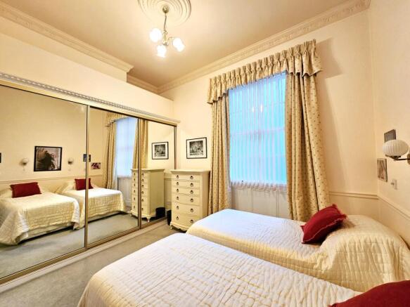 2 bed Flat for sale Image 8