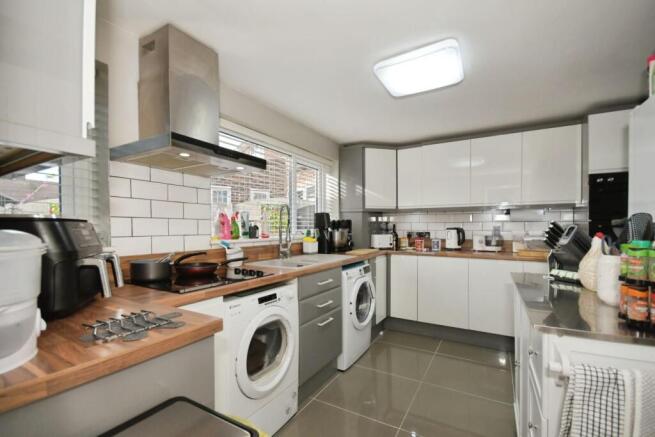 KITCHEN 01.jpg