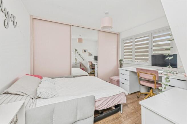 3 bed Semi-Detached for sale Image 9
