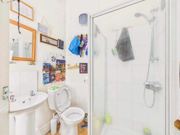 3 bed Flat for sale Image 4