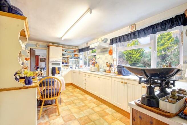 Kitchen 2.jpg