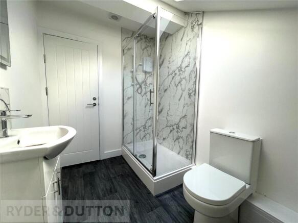 3 bed Apartment to rent Image 10