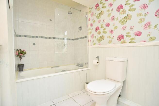 4 bed House for sale Image 10