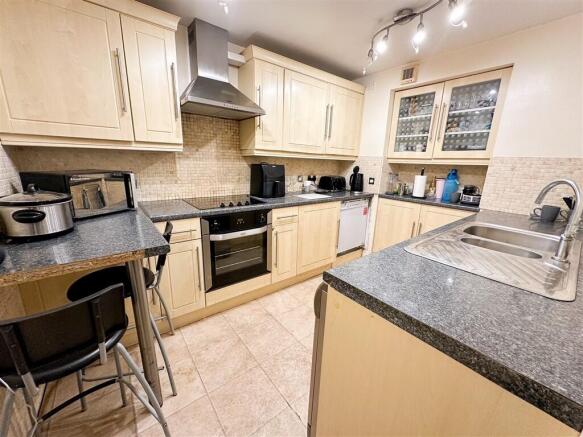2 bed Penthouse for sale Image 4