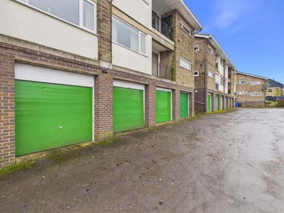 2 bed Flat for sale Image 12