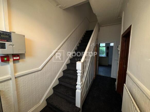 6 bed House to rent Image 12
