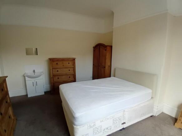 8 bed Terraced to rent Image 9