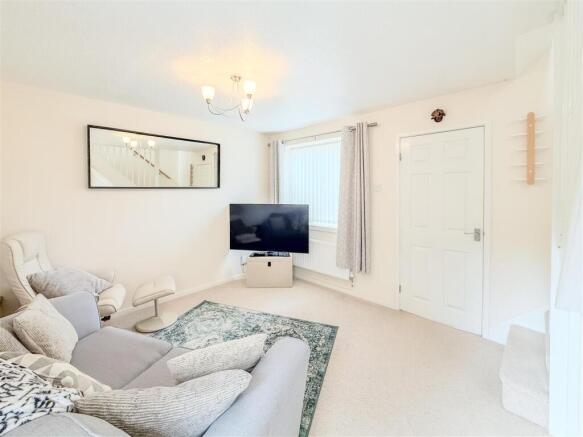 LIVING/DINING ROOM