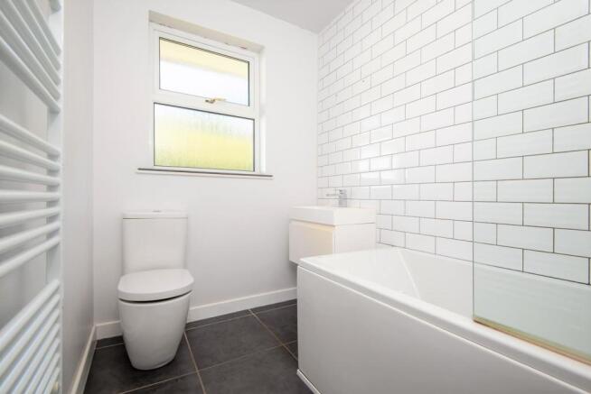 BATHROOM/WC