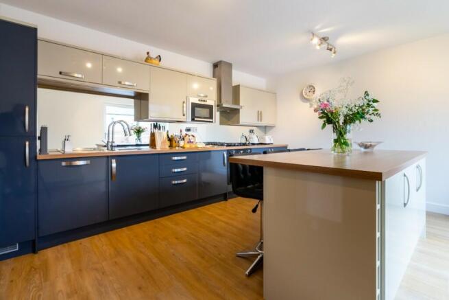 2 bed Semi-Detached to rent Image 11