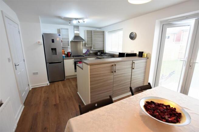 KITCHEN/ DINING ROOM