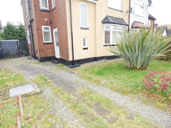 Front Garden & Drive